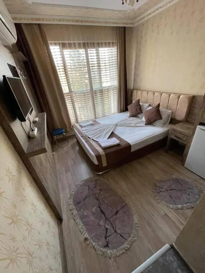 Oezguer Hotel Antalya 3*,  Turkiet