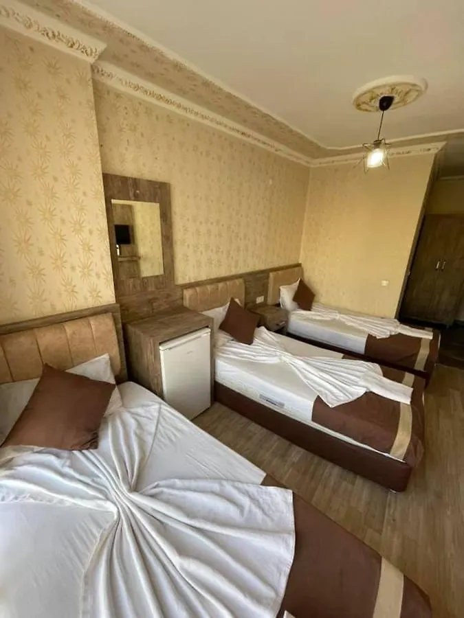 Oezguer Hotel Antalya 3*,
